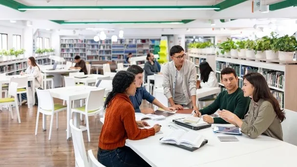 Becas para estudiantes en Colombia: nuevas oportunidades de formación y educación.