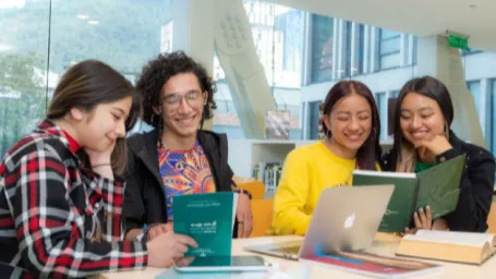 30 niñas continúan sus estudios mientras reciben protección en un orfanato
