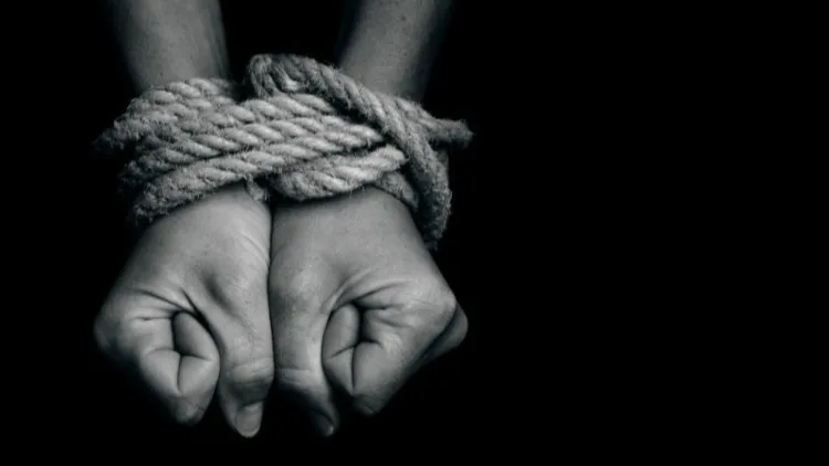 Sujetos armados secuestran a una joven de diecinueve años y autoridades ofrecen recompensa