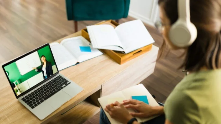 Lanzan plataforma educativa con cien cursos gratuitos sobre habilidades digitales
