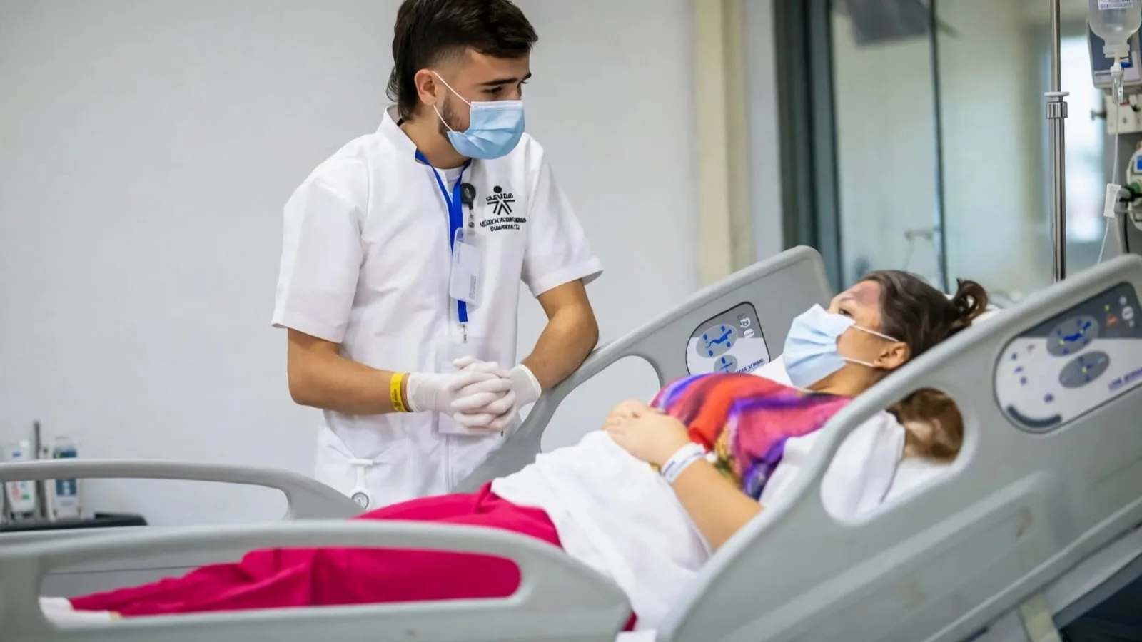 SENA abrió 120 vacantes para trabajar en España: médicos y enfermeros
