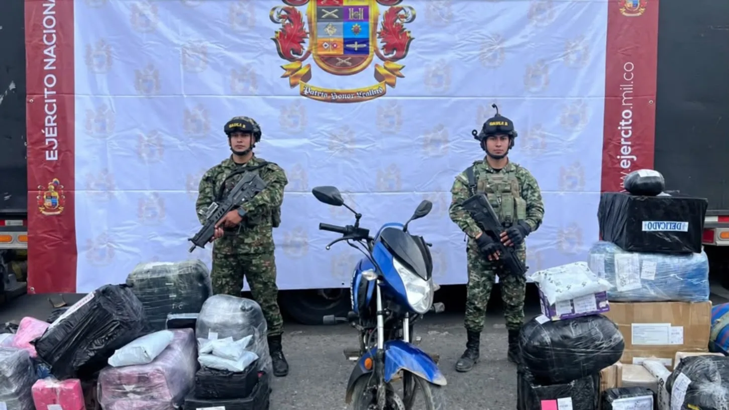 Así Ejército recuperó camión robado en vía Panamericana: Incautaron un fusil y una moto
