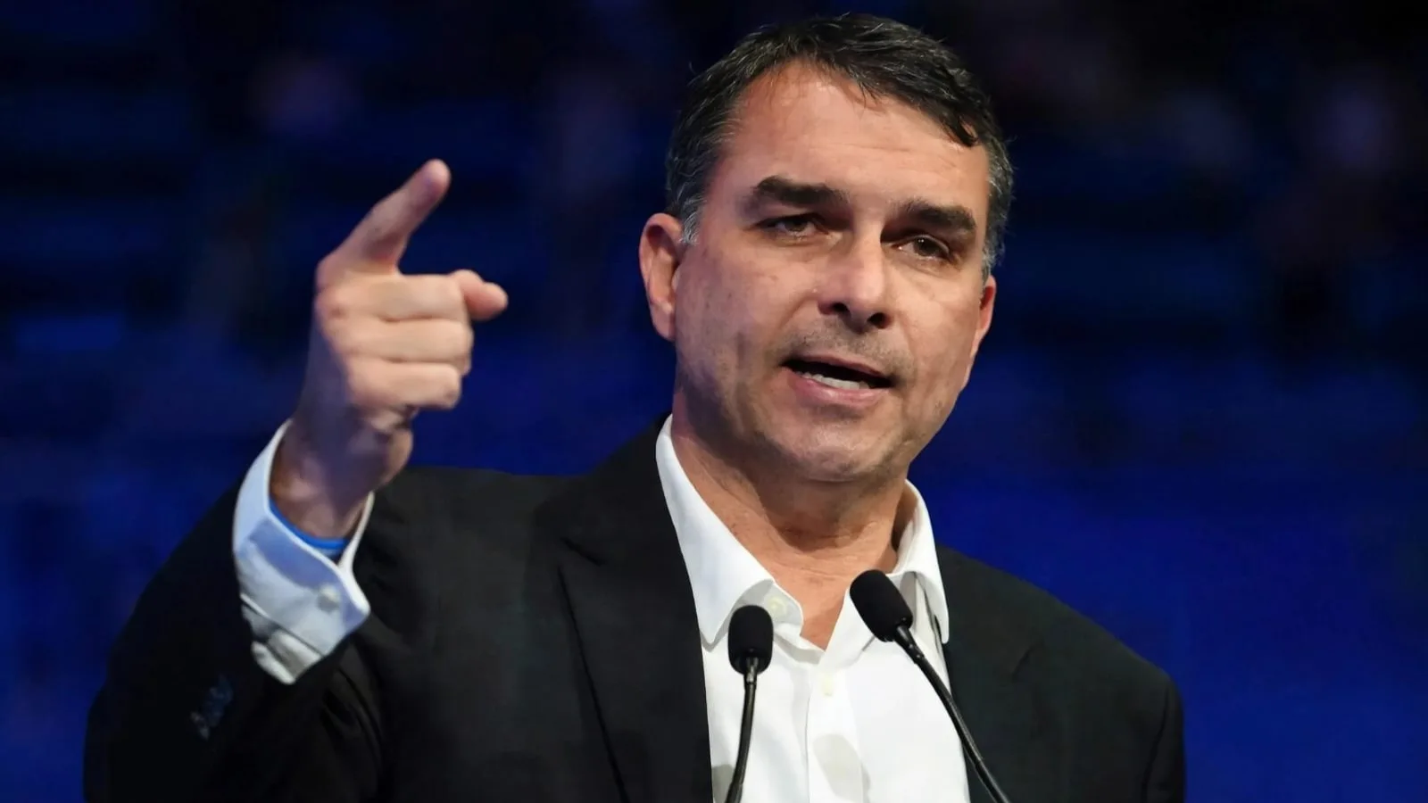 Flavio Bolsonaro habría salido de Brasil rumbo a EEUU